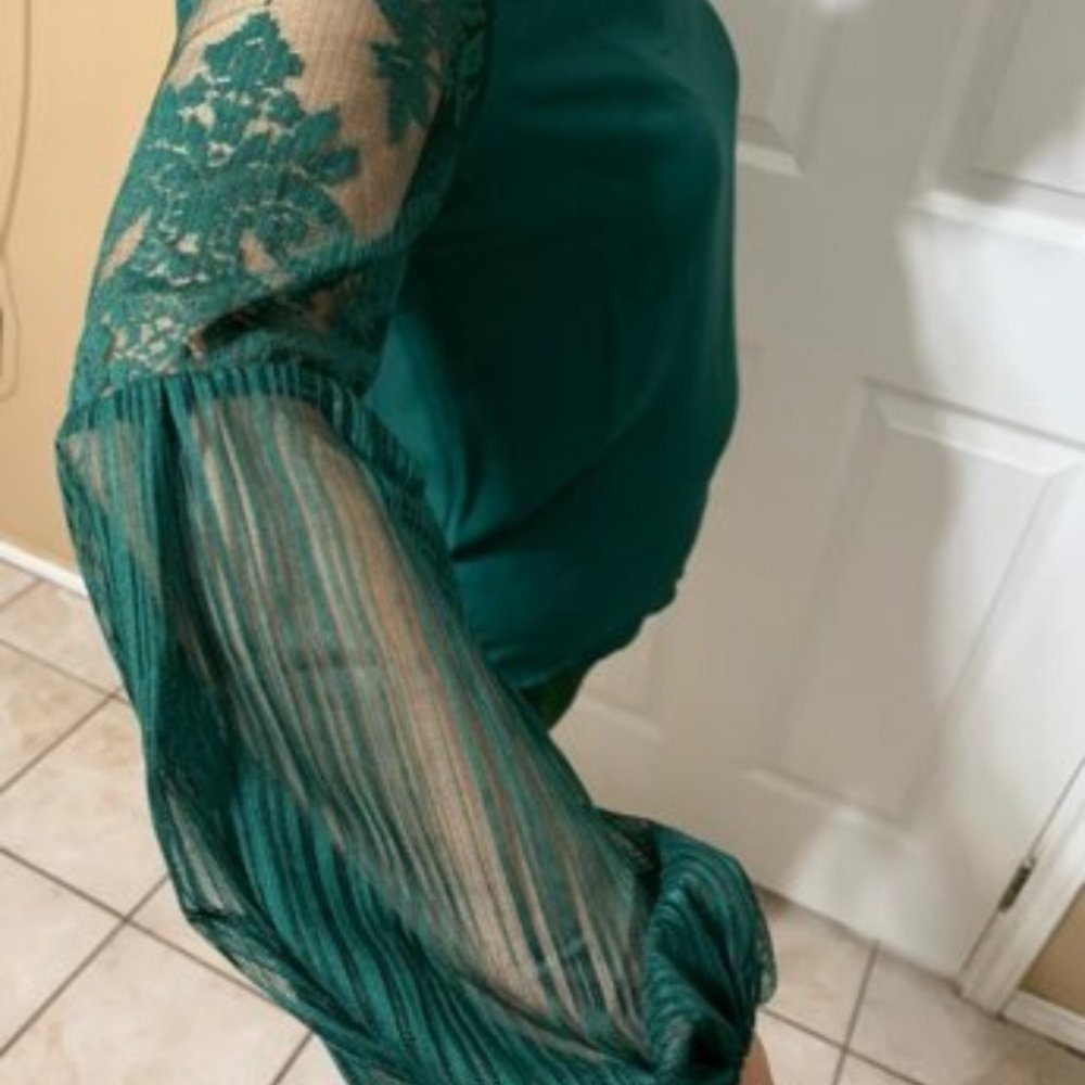 Green sheer sleeve lace long sleeve Top Classic - Picture 6 of 8